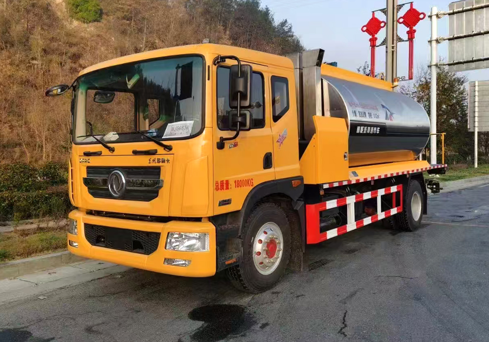 12噸東風多利卡（全功率）智能瀝青灑布車